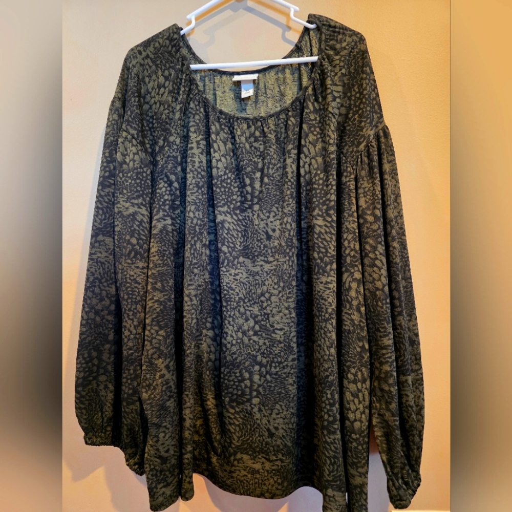 Ava & Viv Black and Olive Green Oversized Lantern Sleeve Tunic